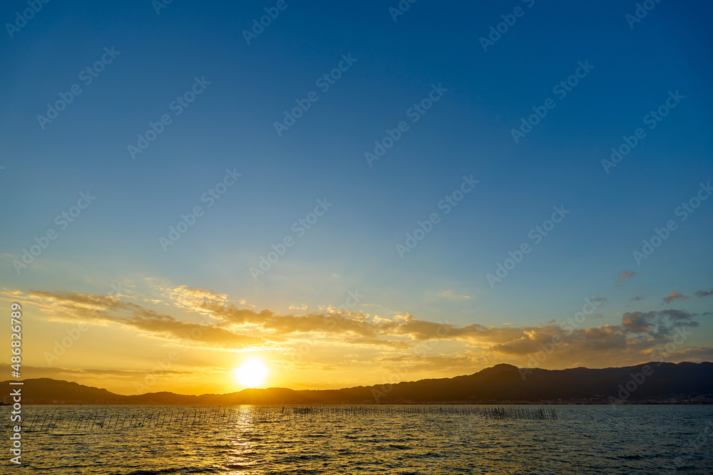 Obraz premium 琵琶湖湖畔の夕日