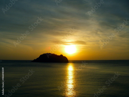 Photos Gold shining sunset sea view with a island silhouette image photography