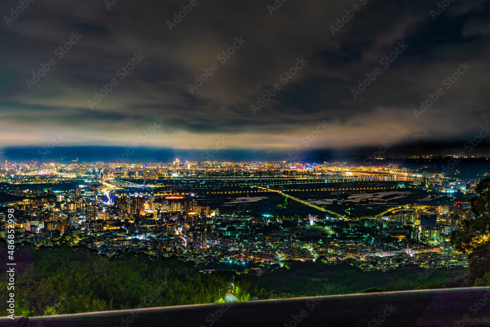 Fototapeta premium beautiful western Taipei city and New Taipei City night scenery from season gallery of Yangmingshan National Park in Beitou, Taipei city.