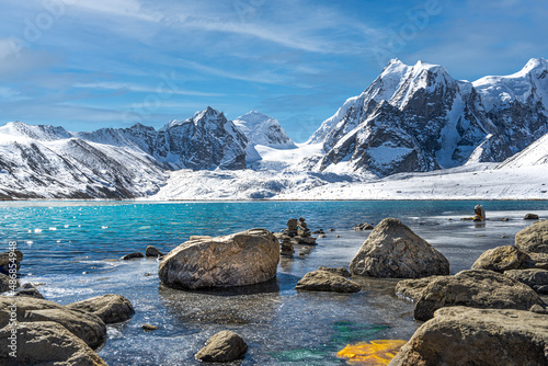 Fototapeta Naklejka Na Ścianę i Meble -  Gurudongmar Lake in High Himalaya at 5600 mtrs altitude. This lake is source of Lachen river.