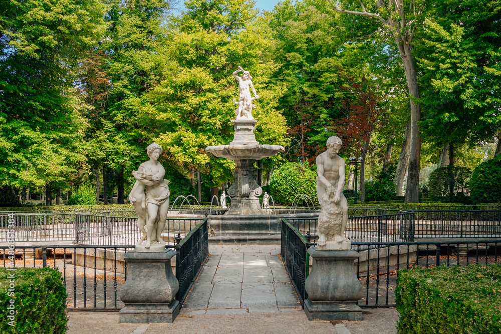 Obraz premium detail of aranjuez park in madrid, spain