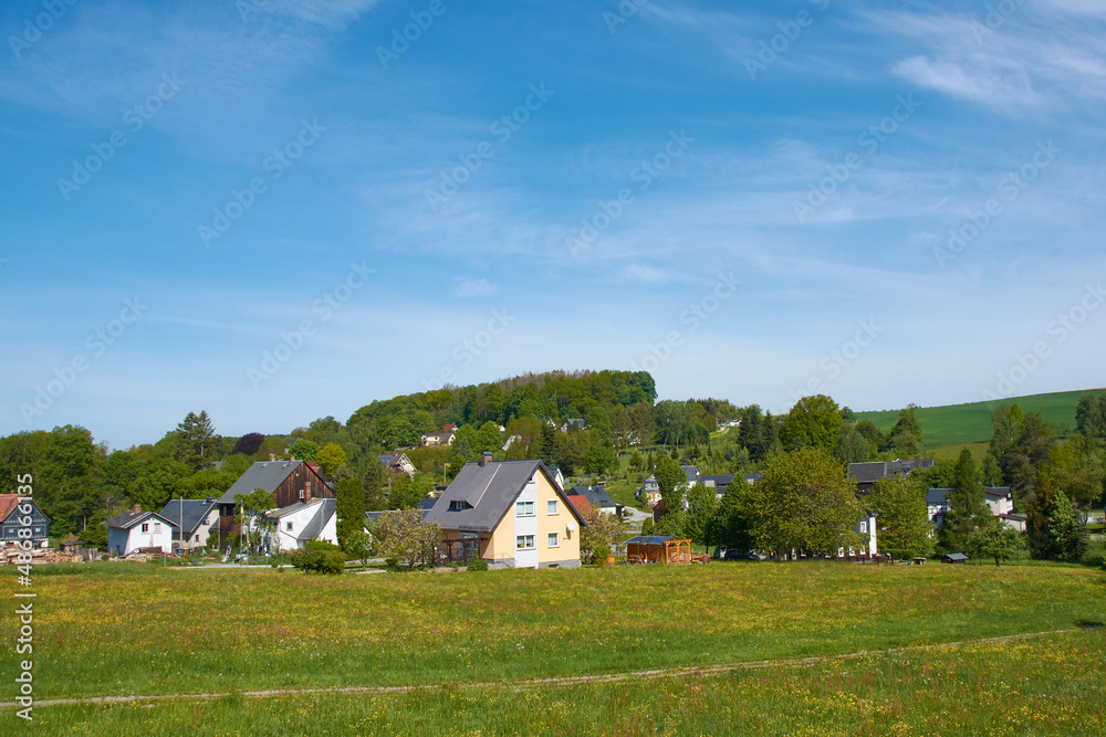 Obraz premium Taubenheim in der Oberlausitz im Frühjahr