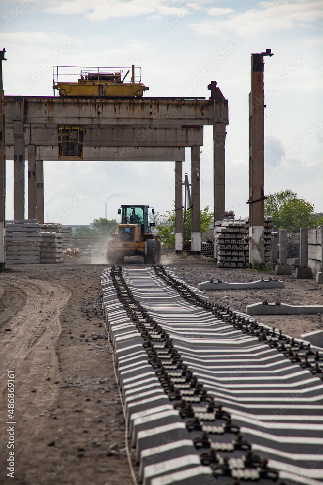 Φωτογραφία Temirtau, Kazakhstan - June 09, 2012: Concrete railway sleepers manufacturing plant NORD Prom NS