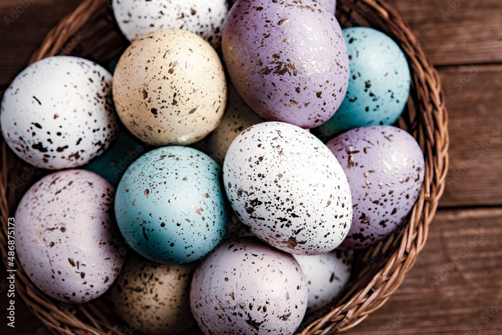 Obraz premium Hand painted pastel colored Easter eggs background. Happy Easter greeting card or invitation.