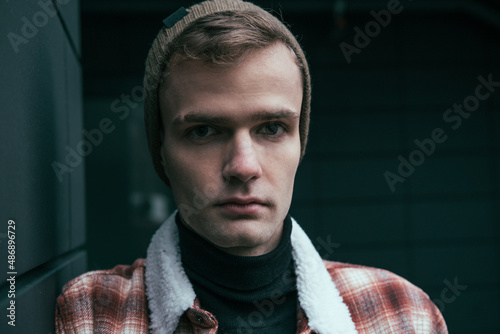 Obraz na płótnie street portrait of a stylish sad young guy, dressed in a hat and jacket w salonie