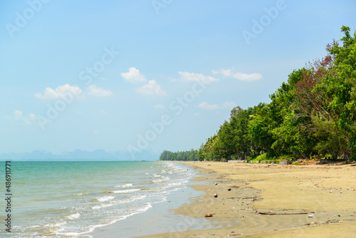 Fototapeta Naklejka Na Ścianę i Meble -  Had Yao Beach is a very unspoilt beach in Thalingchan,Nuea Khlong District, Krabi, Thailand.