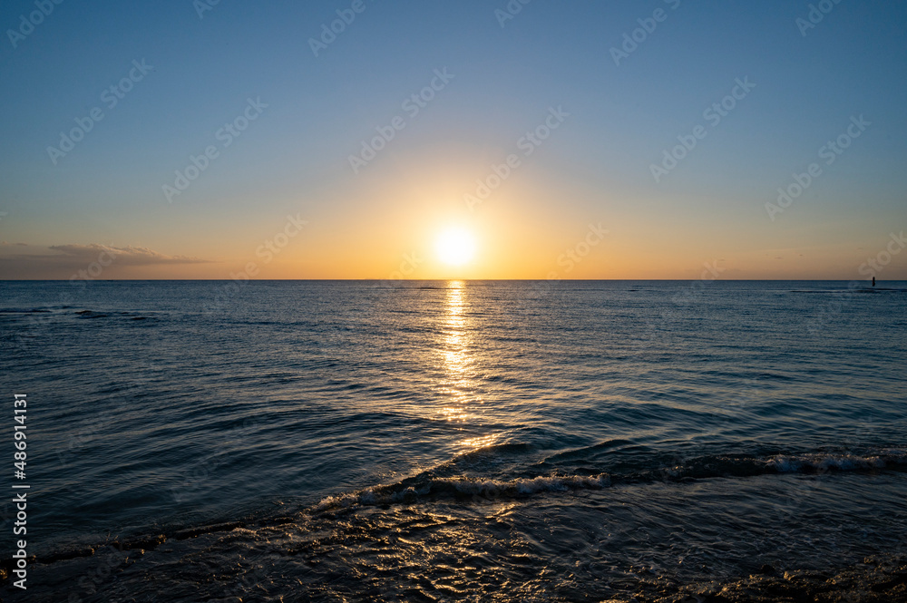 Fototapeta premium 沖縄 楚辺ビーチの夕暮れ