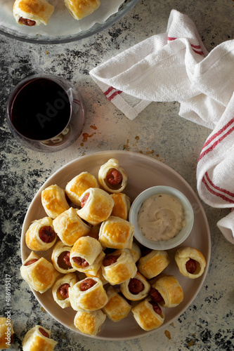 Bilde på lerret Pigs in a blanket with sauce