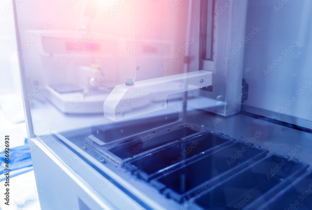 Obraz premium Automatic multi slides stainer at the modern laboratory