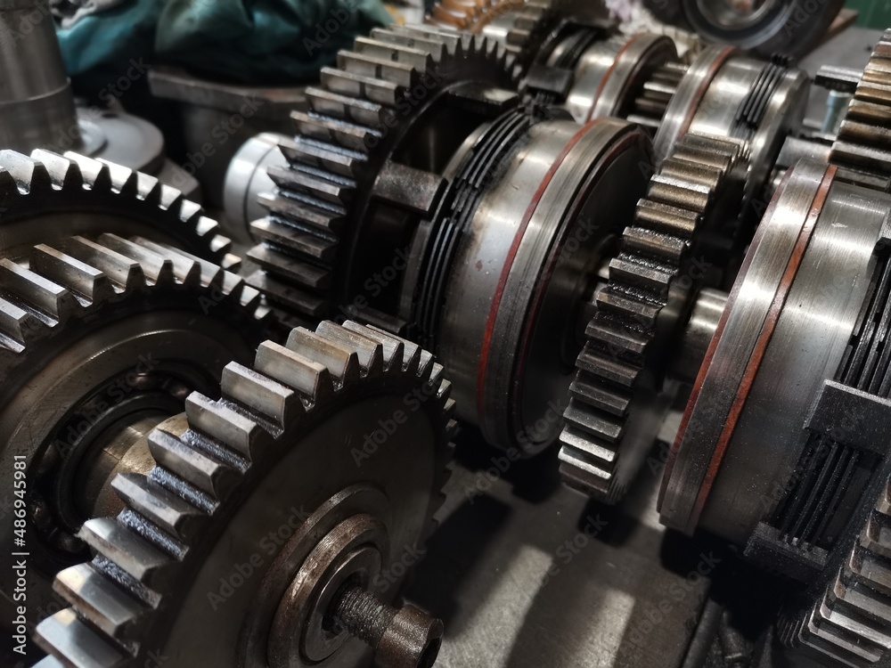 Mechanisms with electric couplings for metalworking machines. Mechanisms with electric couplings for metalworking machines.