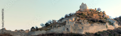 Billede på lærred Vue sur le château de Crussol en Ardèche France