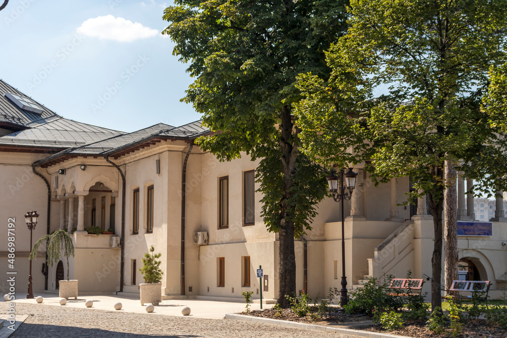 Obraz premium Patriarchal Palace in Bucharest, Romania