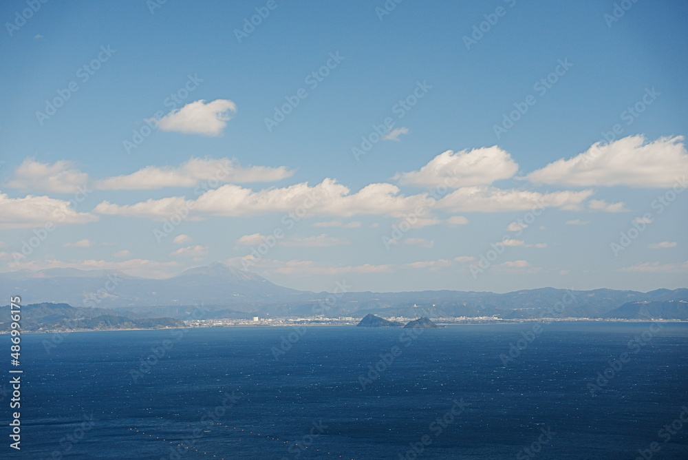 霧島の山が見える錦江湾の景色