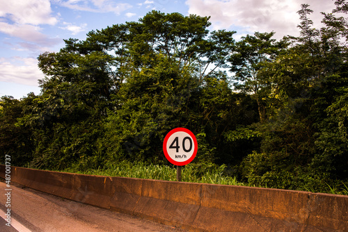 Placa de velocidade na Br 381, próximo a Belo Horizonte photo