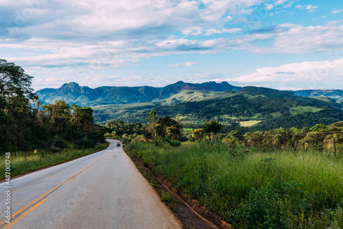 Estrada em Minas Gerais, próximo a Bonfim e Rio Manso