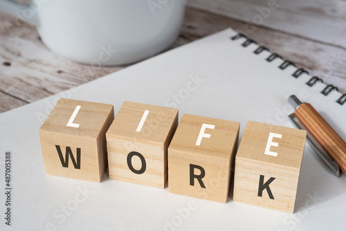 ワークライフバランスのイメージ｜「WORK」「LIFE」の積み木、ペン、ノート、コーヒーカップ photo