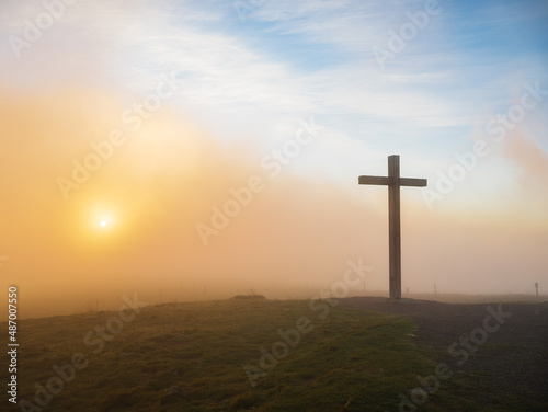 Fotografiet A cross at a scenic sunset or sunrise