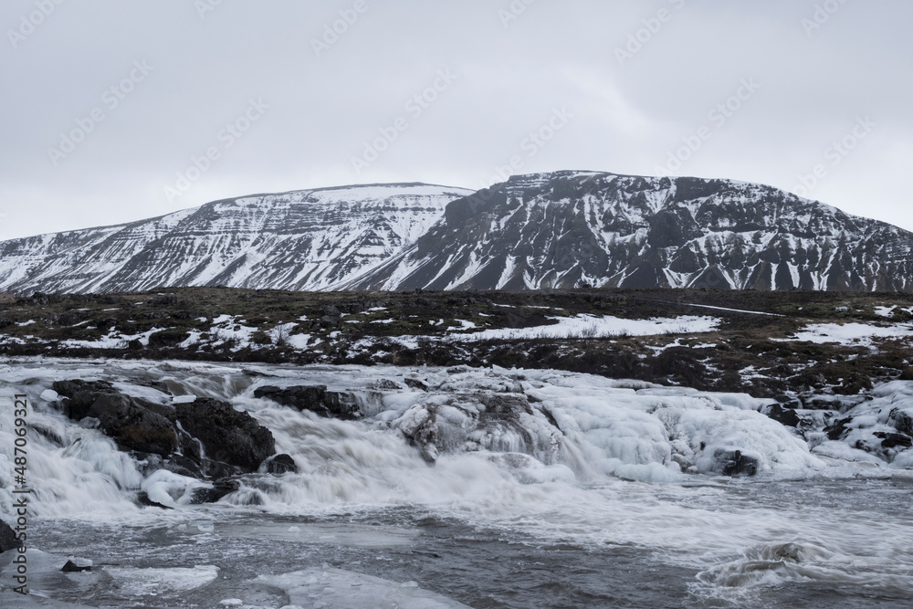 Wasserfall beim Gehöft Felagsgardur  an der Strasse 47 am Foraging - Hvalfjörður