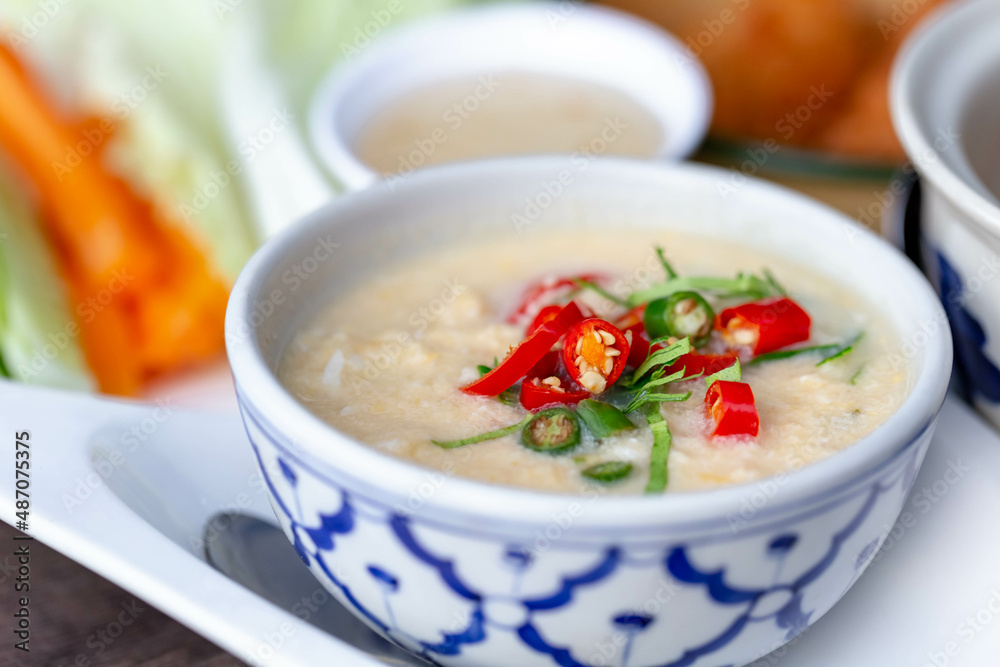 Spicy Crab's Roe Sauce Served with Mixed Vegetable
Spicy Crab's Roe Sauce Served with Mixed Vegetable