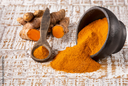 Fresh Organic Root And Turmeric Powder - Curcuma Longa photo