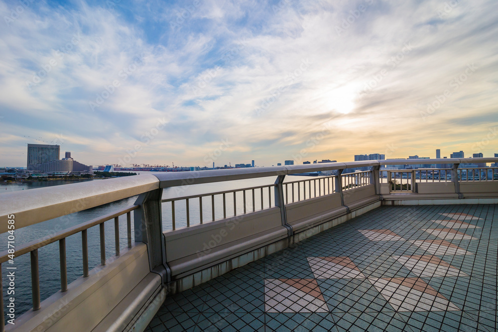 Fototapeta premium レインボーブリッジ 橋 夕方 東京 街並み 都市風景 お台場 
