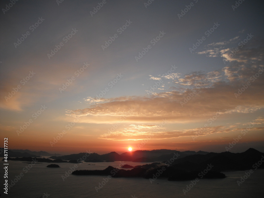 Fototapeta premium 瀬戸内海の日の出 筆影山より C