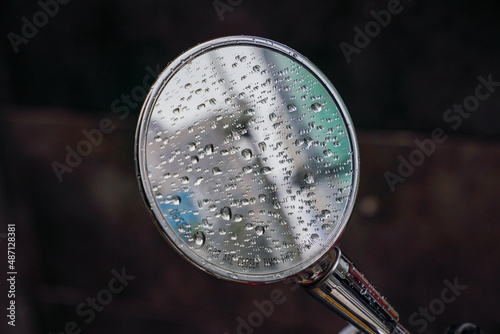 Raindrops on the mirror © 우현 강
