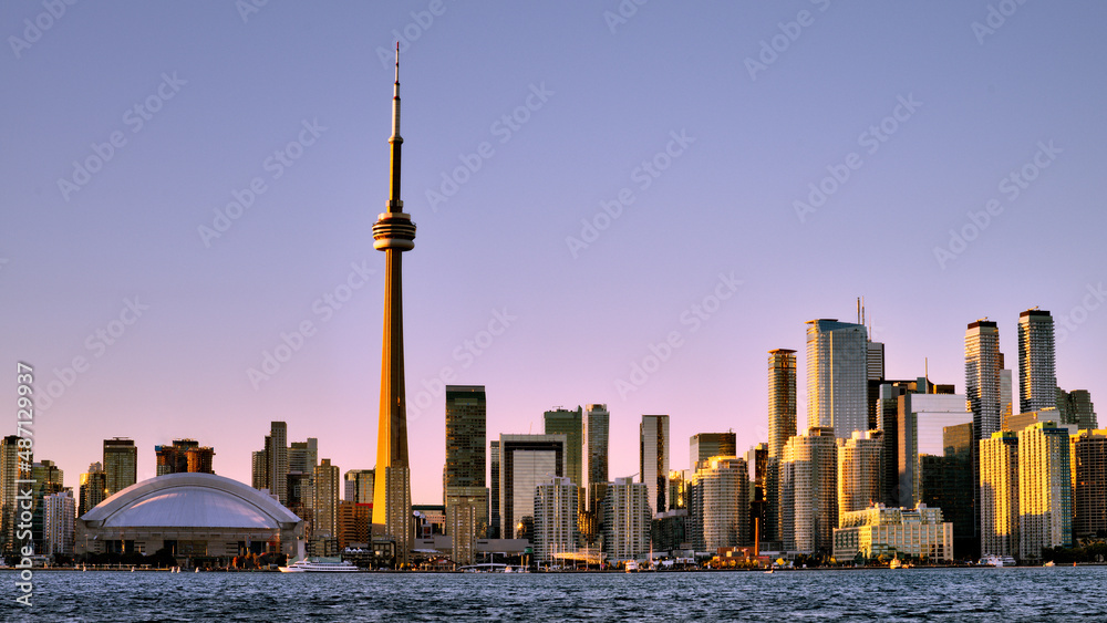 Fototapeta premium Skyline of Toronto, Canada's largest city, at sunset