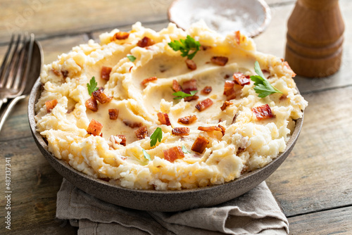 Obraz na płótnie Bacon mashed potatoes with cheddar cheese and parsley