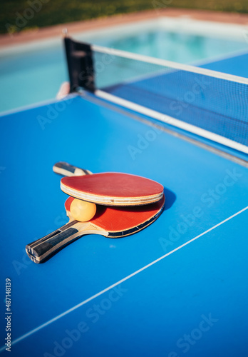 Cuadro en lienzo Close up of ping pong or table tennis rackets near a swimming pool
