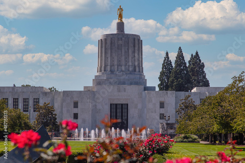 Oregon state capitol building photo
