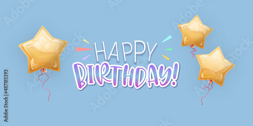 Baner urodzinowy w błękitnym jasnym kolorze, z napisem "Happy Birthday". Balony w kształcie gwiazdki. Ilustracja imprezowych balonów wypełnionych helem w złotym i żółtym kolorze.