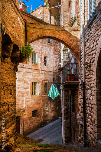 Fototapeta Naklejka Na Ścianę i Meble -  Perugia historical center view with ancient arch