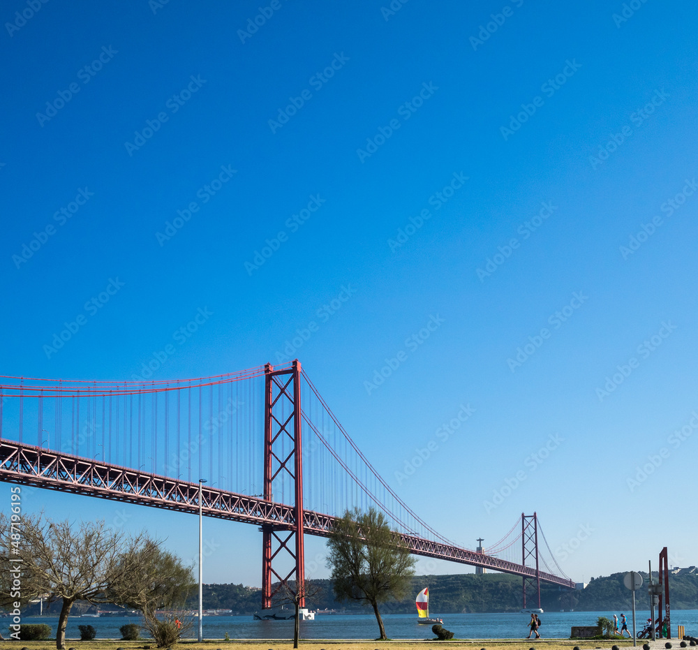 Leisure activities by Tagus river and the 25th April bridge