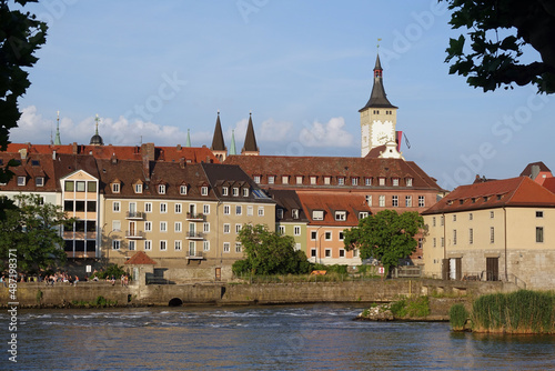 Main und Rathaus in Würzburg © Fotolyse