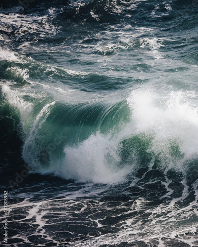 Huge ocean wave causing a splash