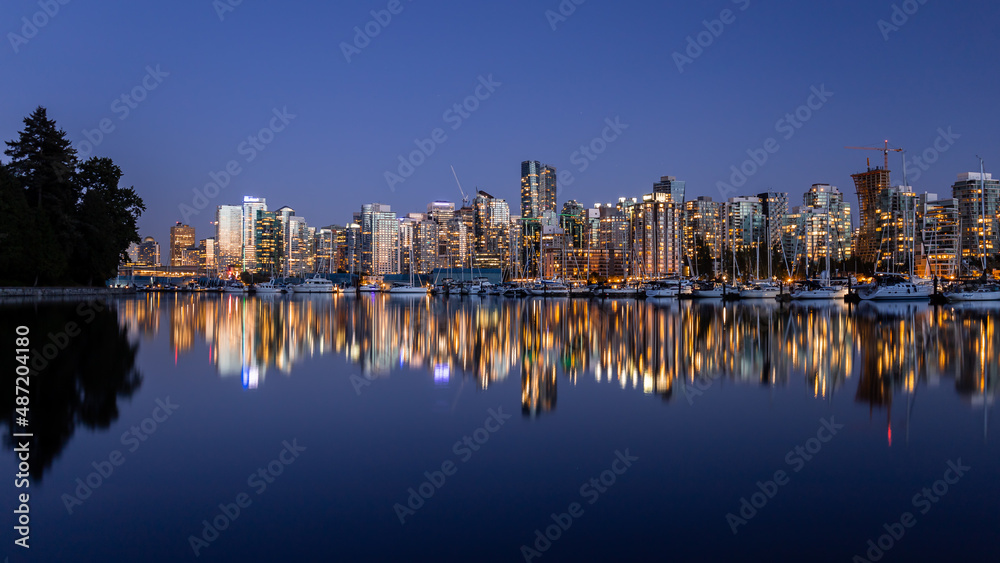 Fototapeta premium Panoramic view of Downtown Vancouver cityscape during sunset from Stanley Park sea wall, Vancouver, British Columbia, Canada