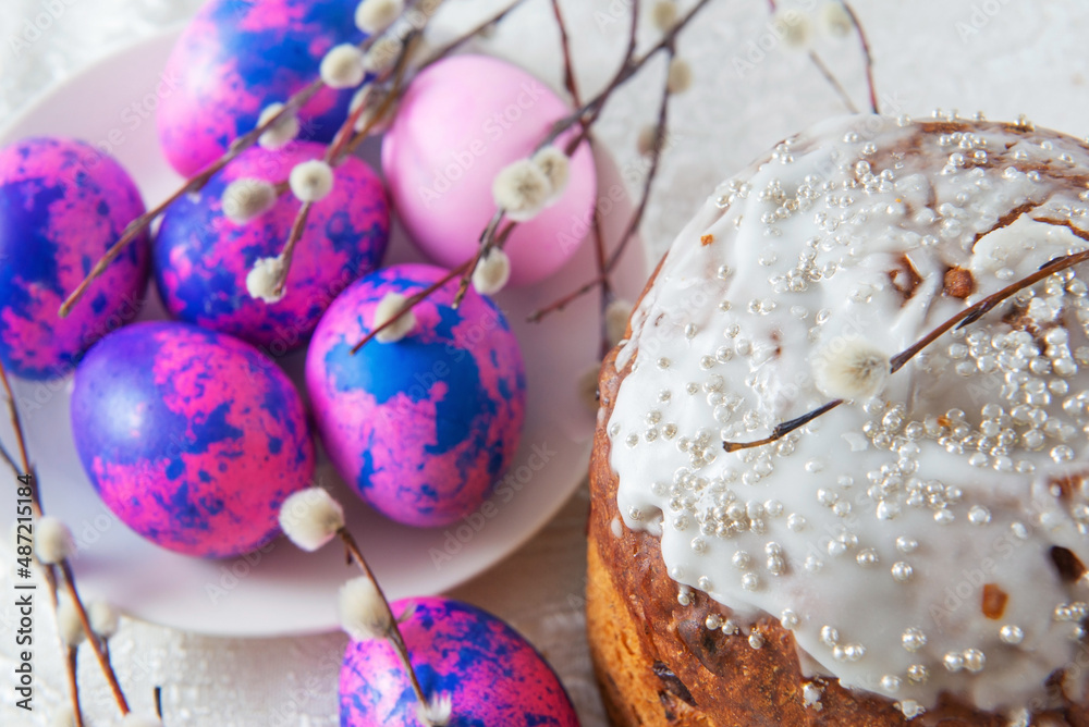 Obraz premium Easter cake with purple eggs and willow branches close