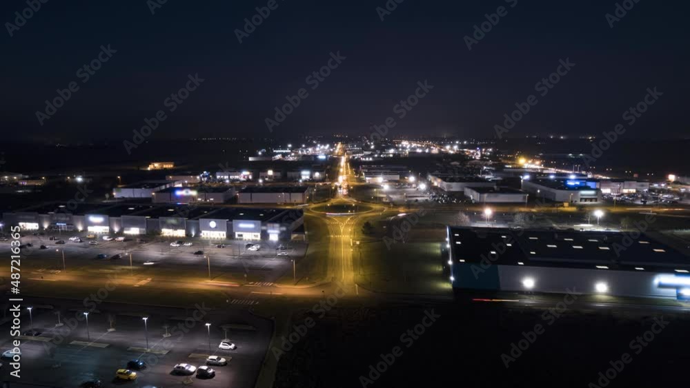 Timelapse Drone circulation routière Zone Commerciale à la nuit, Chateauroux, France Timelapse Drone circulation routière Zone Commerciale à la nuit, Chateauroux, France