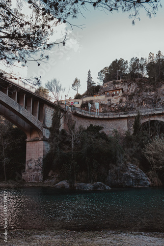 Puente con vista al rio 