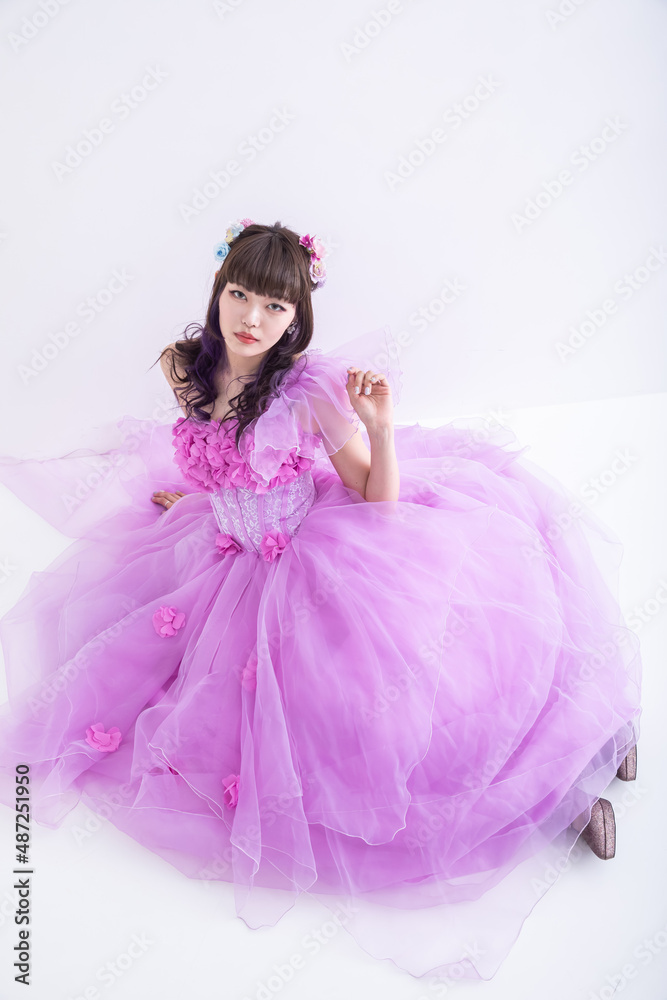 ピンクのドレスを着た女性 dress ピンクのドレスを着た女性 dress