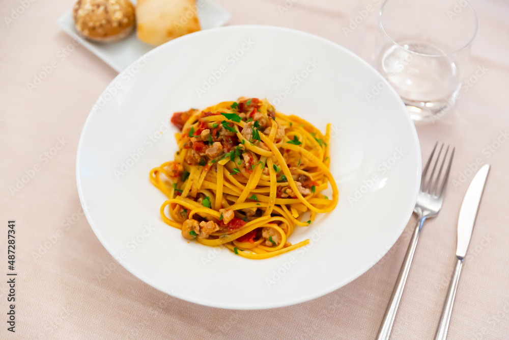 Easy lunch recipe. Linguini with fresh tuna and dried tomato pesto
