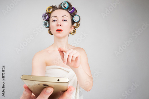 Funny woman phone. Smartpho...