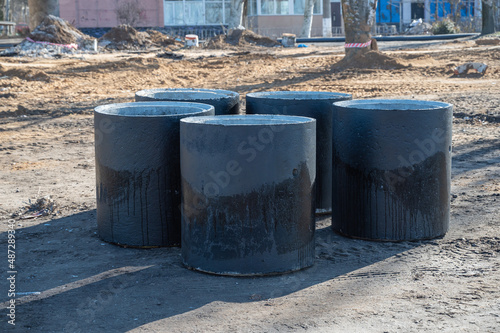 New iron-concrete rings at the construction site.