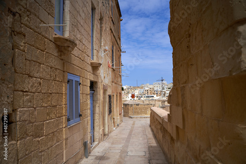 Fototapeta Naklejka Na Ścianę i Meble -  narrow street in the town streets in Malta