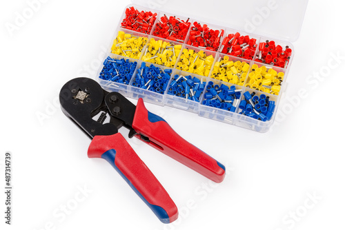 Φωτογραφία Crimping tool against box of round crimp wire end terminals