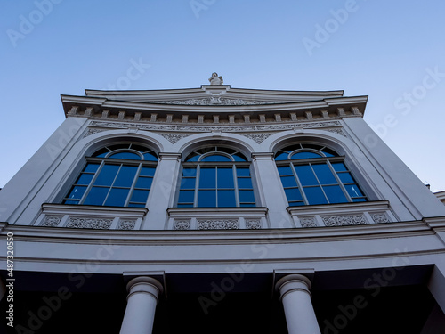 Facade of the historical theatre in munich © Enrico Buss