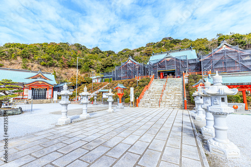                                                             Fukutoku Inari Shrine under renovation work. Yamaguchi-ken Shimonoseki city