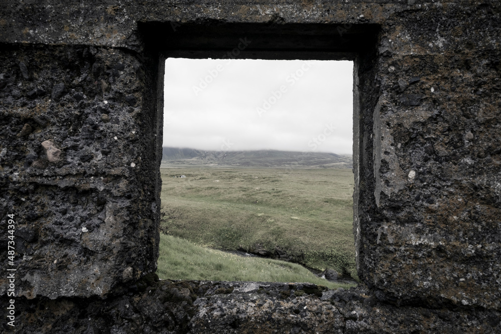 Das verlassene Wohnhaus Dagverðará auf der Halbinsel Snæfellsnes im Westen Islands ist mittlerweile ein weltbekanntes Fotomotiv für Reisende
