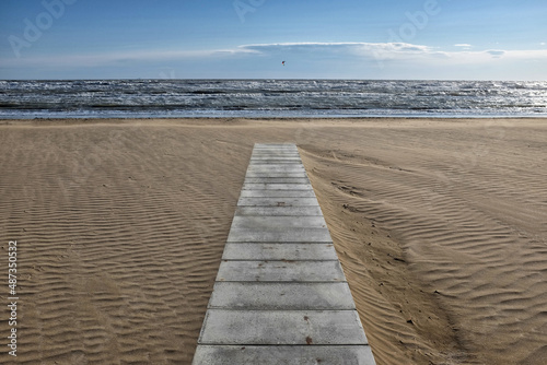 Fototapeta Naklejka Na Ścianę i Meble -  boardwalk in the sand
